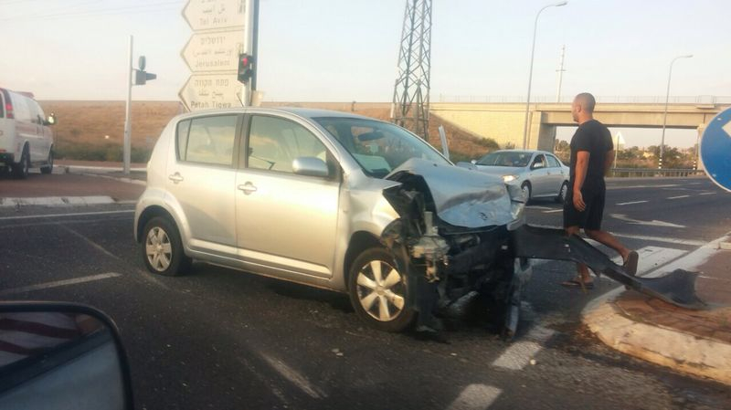  بالصور: اصابة 3 أشخاص بحادث طرق في مفرق جيناتون بمدينة اللد